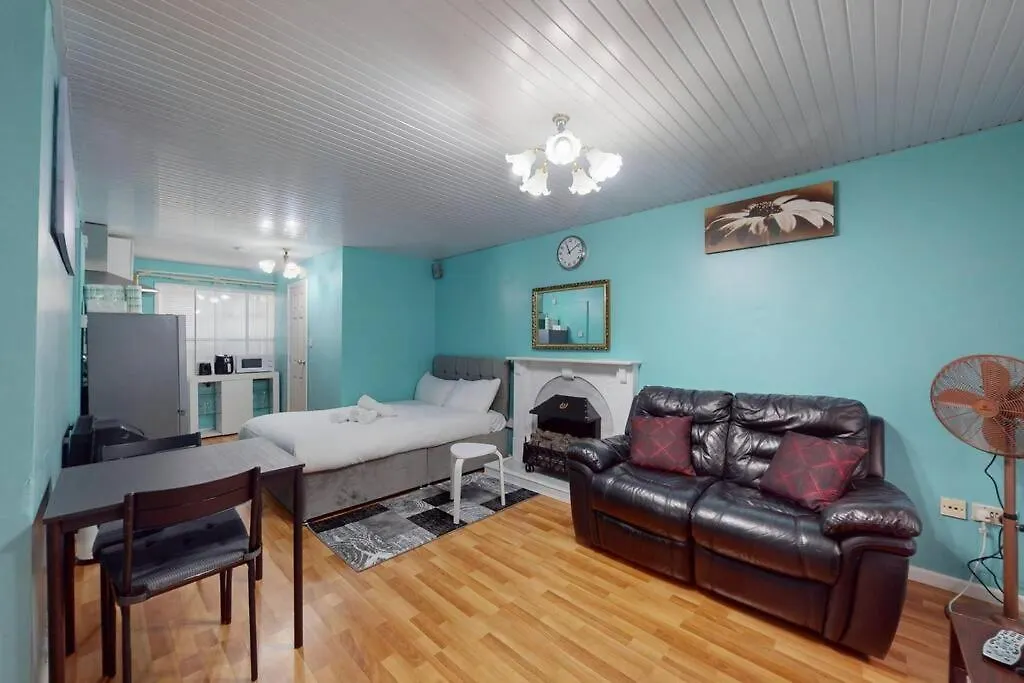 Cozy Studio Near London City Airport, Excel & Dlr location